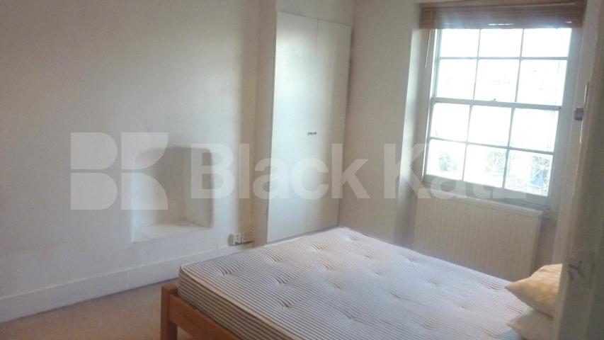 			LARGE 3 BED WITH ROOF TERRACE, 3 Bedroom, 1 bath, 1 reception Flat			 Royal College Street, CAMDEN